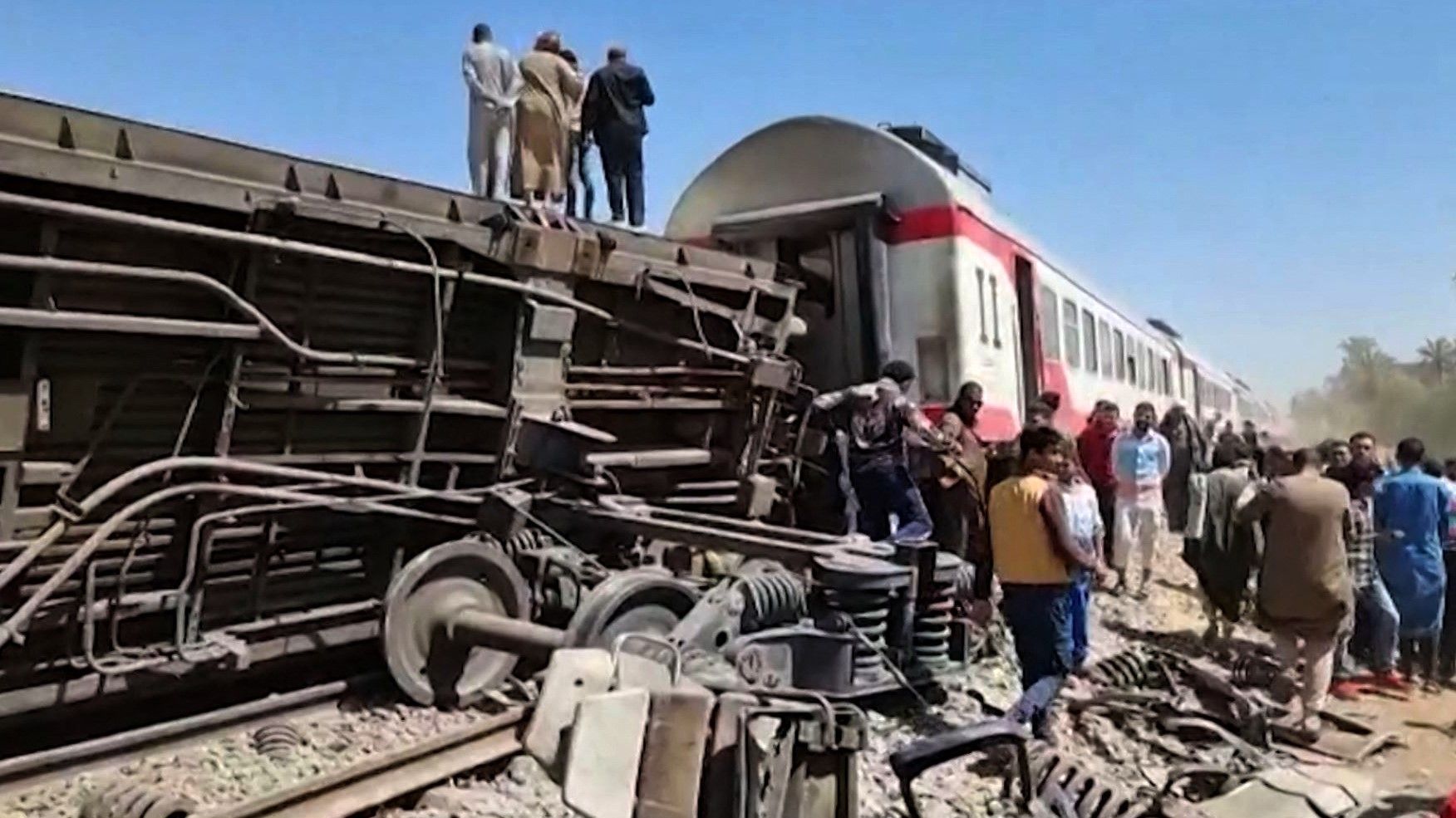 بەهۆی پێکدادانی دوو شەمەندەفەر لە میسر 20 کەس برینداربوون