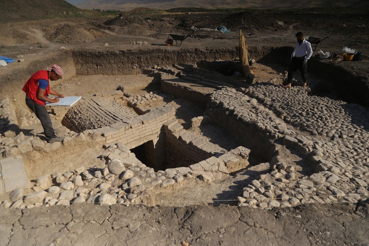 بەتۆمەتی گەڕان بەدوای شوێنەوار چەند کەسێک لەسنوری ئیدارەی ڕاپەڕین دەستگیر دەکرێن