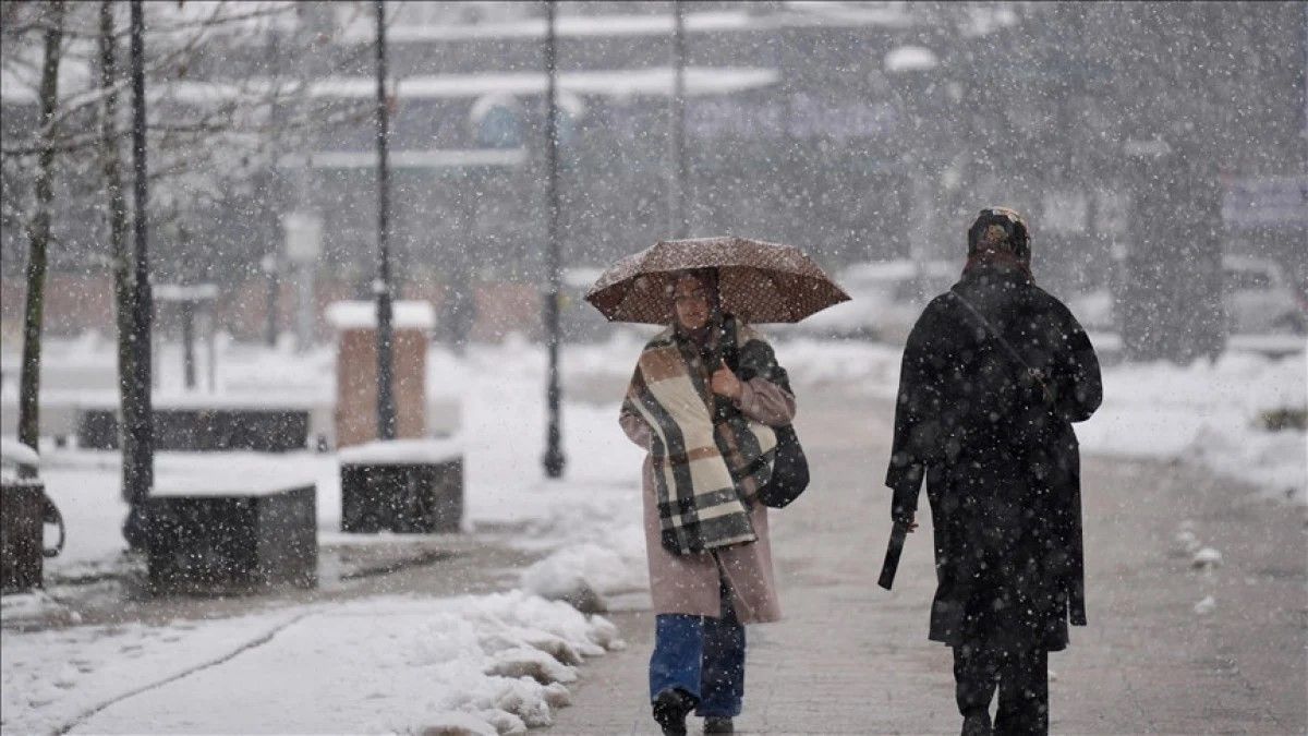 بەهۆی بەفرو باران لە 20 پارێزگای توركیا دەرگای ناوەندەكانی خوێندن دادەخرێت