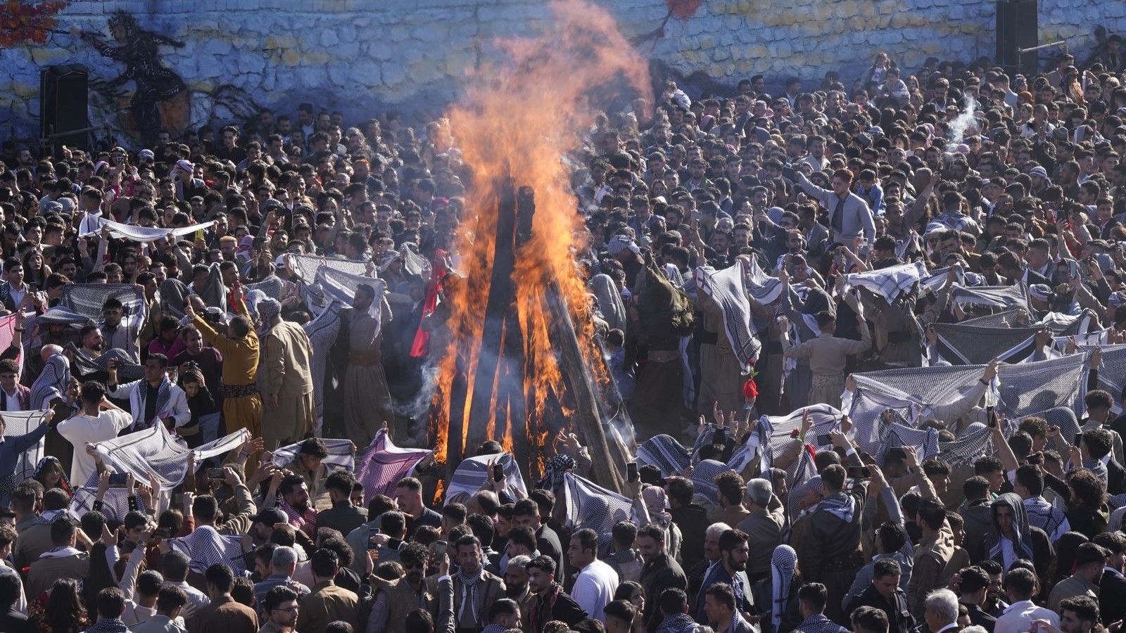 لە ڕۆژهەڵاتی کوردستان بەریەککەوتنی خەڵک و دەسەڵات لەسەر نەورۆز زیاتر دەبێت