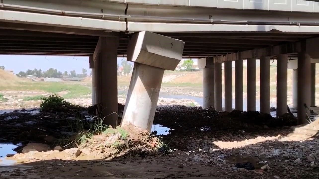 پردێكی مووسڵ پێش کردنەوەی دەڕووخێت
