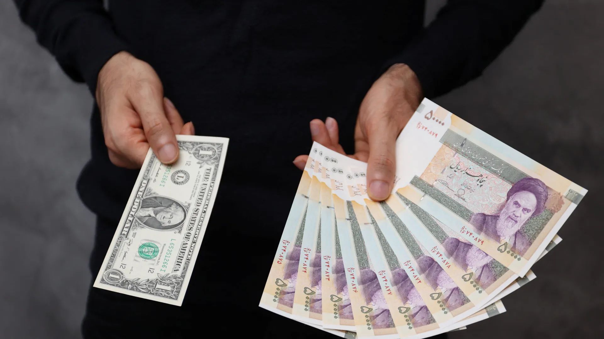 جەنگی ئیسرائیل و ئێران بەهای تمەنی بەرامبەر بە دۆلار زیاتر دابەزاند
