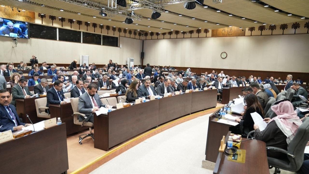 پەرلەمانتارێکی عێراق: زیاتر لە 100 ملیار دۆلار بەناوی بەرگرییەوە دزراوە