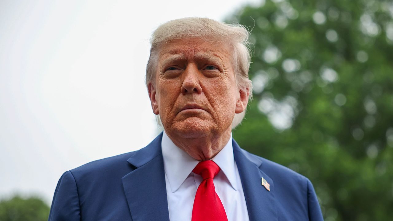 پەیامێکی خێرا لە  ترەمپەوە بۆ ئیسرائیل؛ هەر ئێستا فڕۆکەکانتان بکشێننەوە