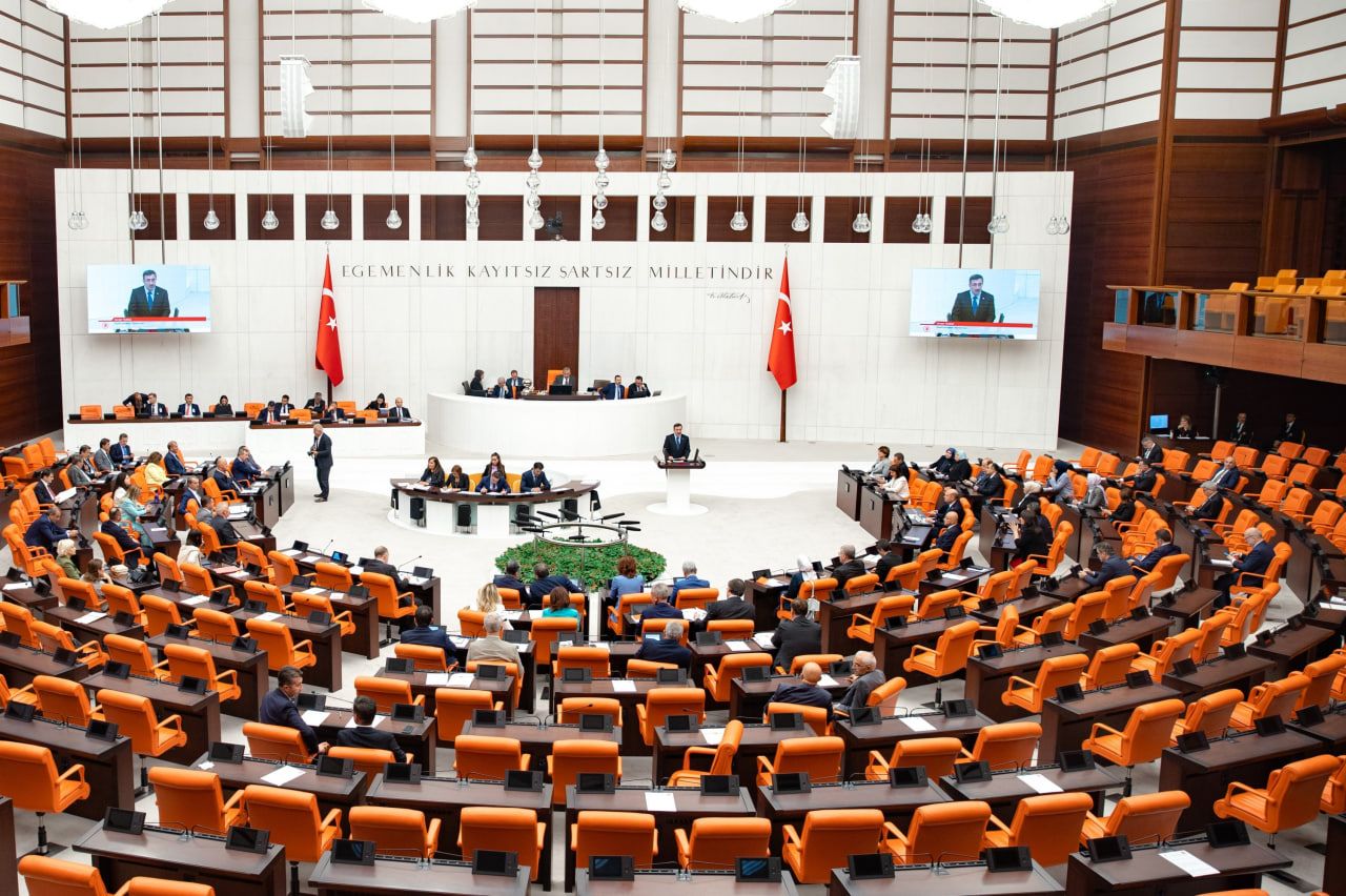 پەرلەمانی تورکیا هێرشەکانی ئیسرائیل بۆ سەر سووریا تاوتوێ دەکات: لەپاڵ گەلی سووریای براین