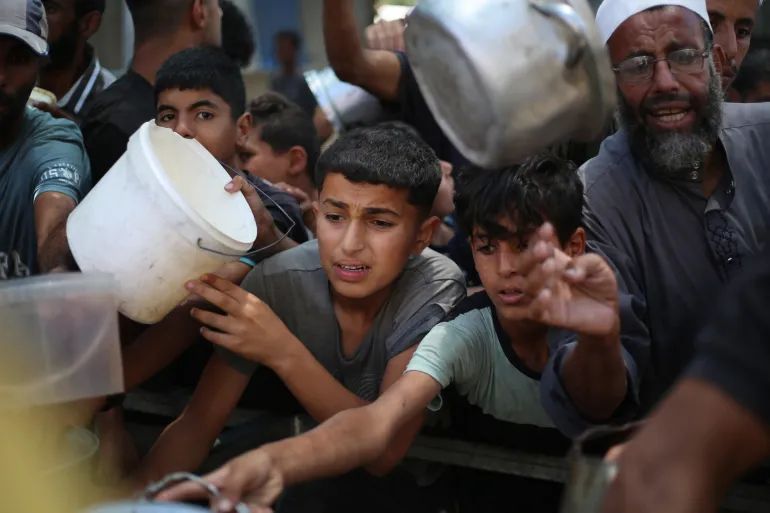 ئونروا: ئیسرائیل یەک ملیۆن منداڵ لە غەززە برسی دەکات