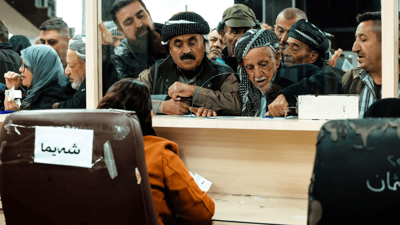 بەدواداچوونێکی ئاڤا کێشەی فەرمانبەرانی خانەنشینی بانکەکان چارەسەر دەکات