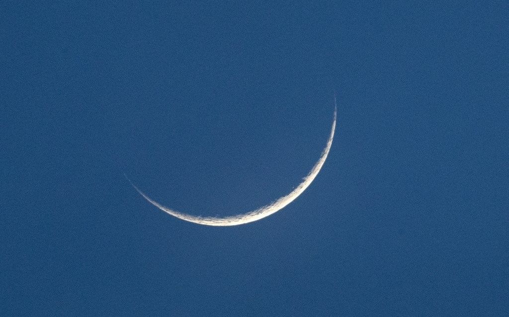 فەلەکناسێکی سعودی: بینینی مانگ لە ئێوارەی ئەمڕۆ مەحاڵە