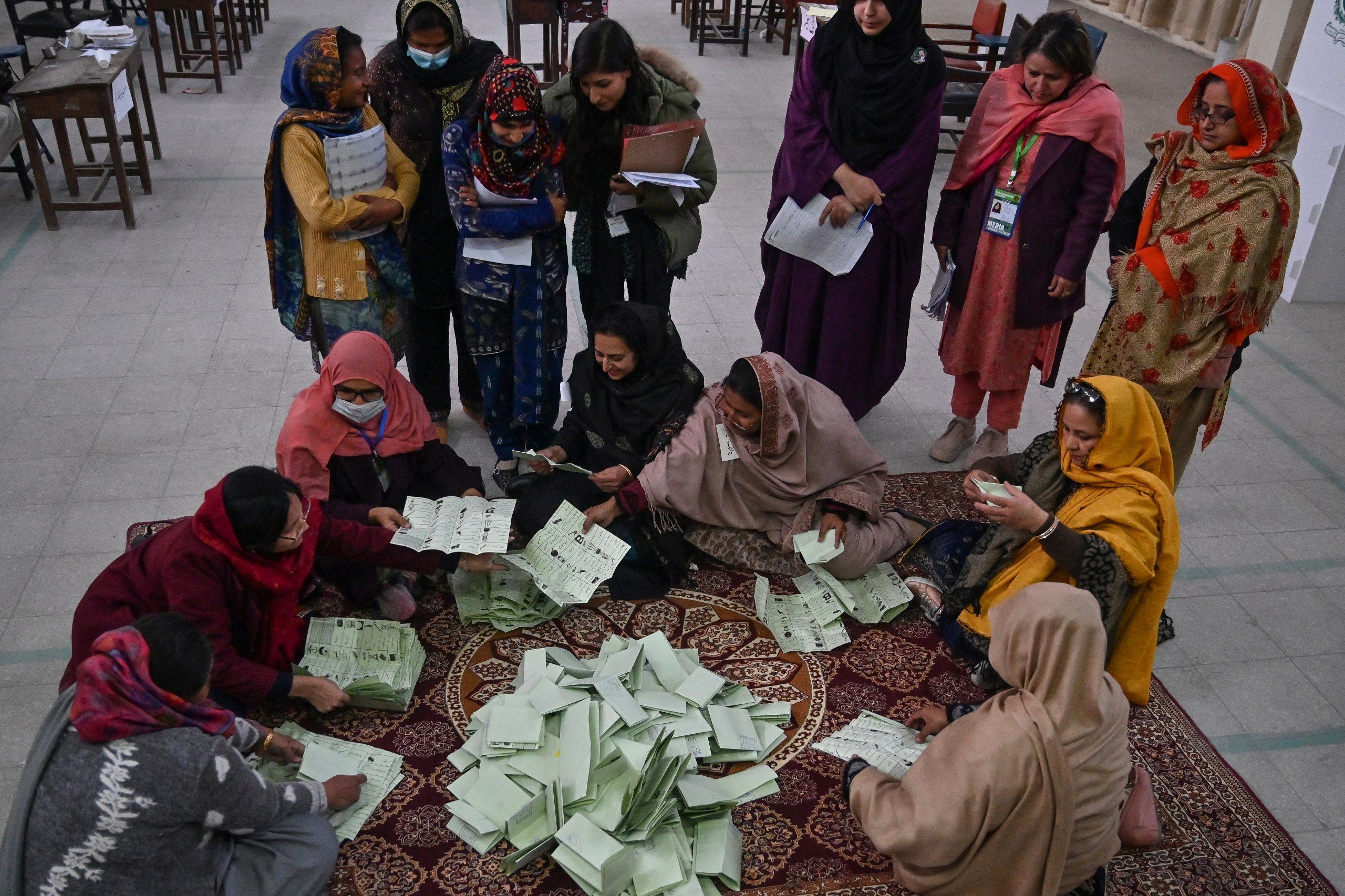 لە هەڵبژاردنی پاکستان کاندیدەکانی عیمران خان لەپێشن